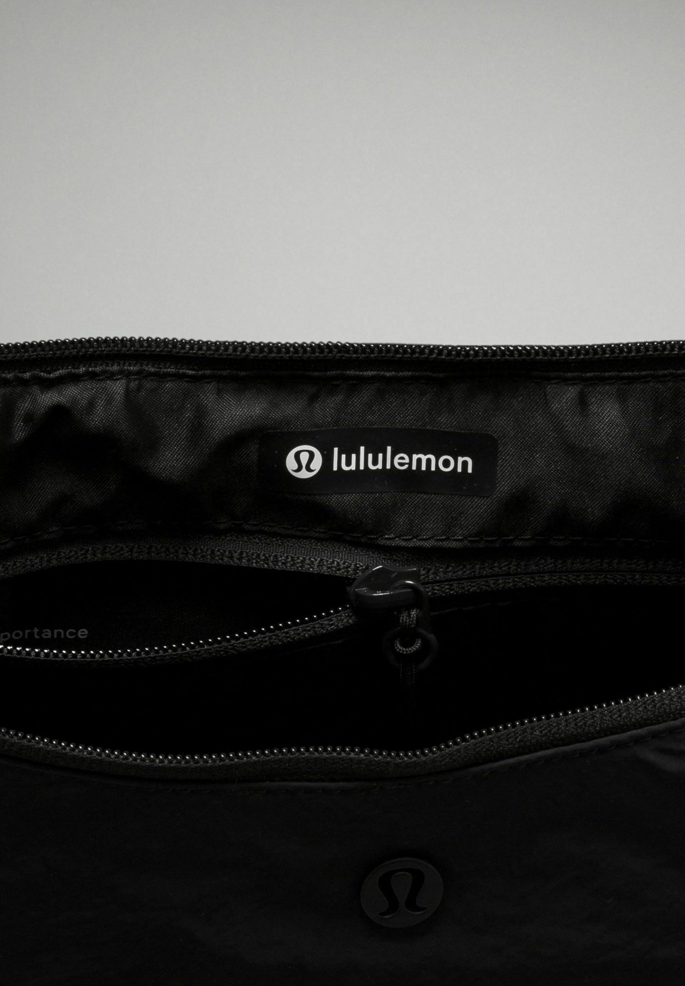lululemon☆ ダブルポーチ・クロスボディー・スリングバッグ lululemon☆ ダブルポーチ・クロスボディー・スリングバッグ