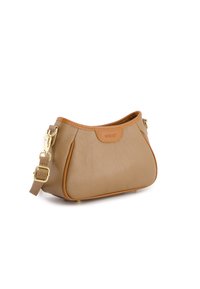 Braune Ledertasche mit geschwungenem Design, ausgestattet mit einer helleren, tanfarbenen Einfassung und goldenen Beschlägen. Enthält einen abnehmbaren Schultergurt.
