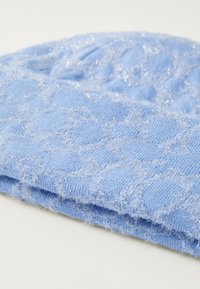 COACH SIGNATURE BEANIE - Kootud müts - mist blue
