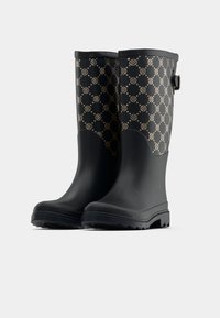 Fekete, fényes felületű gumicsizma, arany mintázattal. Hátsó pánttal és mintázott talppal a tapadás érdekében.
