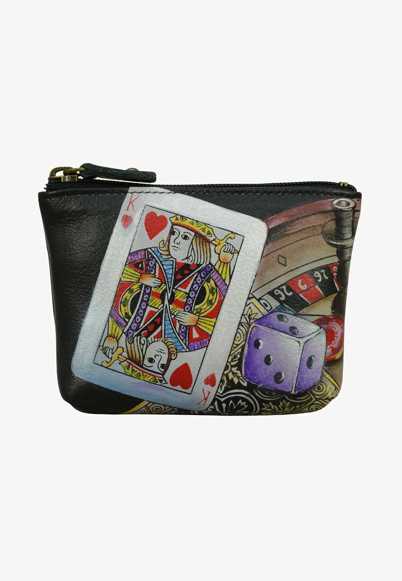 Zwarte lederen pouch met een illustratie van de hartenkoning speelkaart en dobbelstenen, met een gestructureerd oppervlak en ritssluiting.