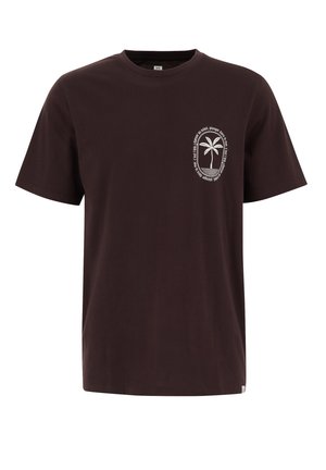 Tamsiai rudas medvilninis trumpomis rankovėmis marškinėliai su balta palmės iliustracija ir apvaliu tekstu kairėje krūtinės pusėje. Apvalus kaklas.