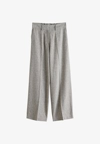 Pantalones de pierna ancha y talle alto en gris claro, con trabillas para cinturón y bolsillos delanteros, confeccionados en tela texturizada apta para ocasiones formales o informales.