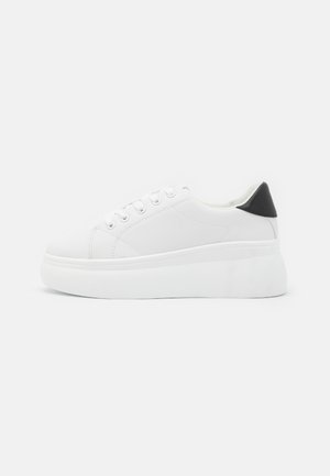 Sneakers - white