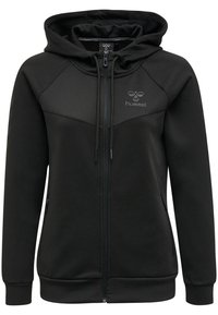 Sort zip-up hættejakke med snørrelse til hætten, blødt stof, tætsiddende design, logo på brystet og lommer på hver side.
