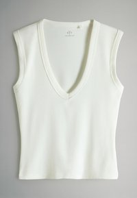 Top bianco senza maniche con scollo a V realizzato in tessuto a coste, caratterizzato da una vestibilità aderente. Tessuto liscio con cuciture laterali e finitura pulita.