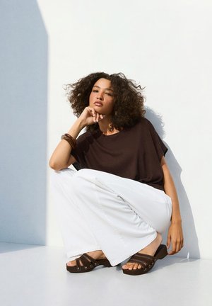 Stradivarius, Natikače - brown