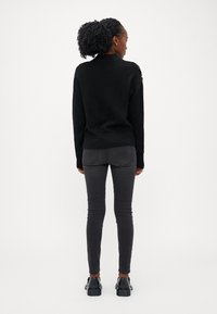 ONLY Petite ONLALBA SEQUINS HIGH NECK  - Maglione - black