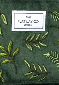The Flat Lay Co. THE FLAT LAY CO. DRAWSTRING MAKEUP BAG - Toalettmappe - green leaves