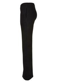 Svarte tapered bukser med elastisk linning, myk stofftekstur, sidelommer og rett ben-design. Ingen synlige mønstre eller detaljer.