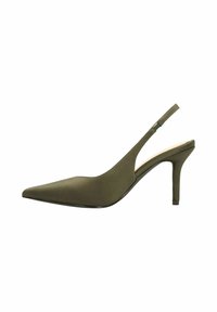 Olijfgroene hoge slingback pump met een spitse neus en slanke silhoutte. Glad textiel bovenwerk, slanke enkelband en taps toelopende hak.