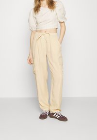 Pepe Jeans Cargobyxor - beige