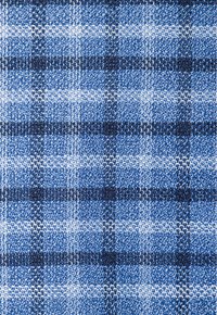 Niebieska tkanina pleciona z wzorem w kratkę w różnych odcieniach niebieskiego i czarnego. Tekstura jest gładka i lekko błyszcząca.