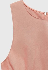 Top senza maniche rosa con un tessuto liscio e testurizzato. Presenta un collo rotondo e una chiusura con zip sul retro.