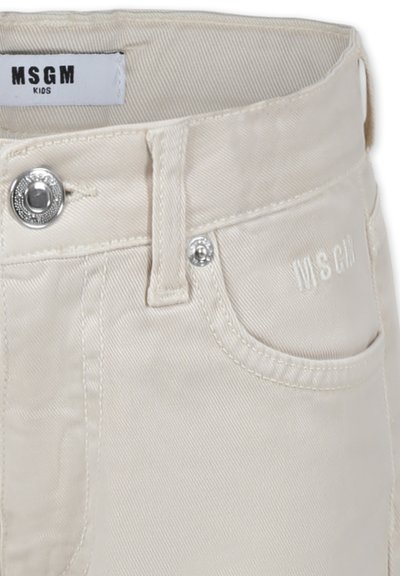 Shorts en denim beige avec une texture subtile, quincaillerie en argent et logo "MSGM" brodé sur la poche avant. Design classique à cinq poches.