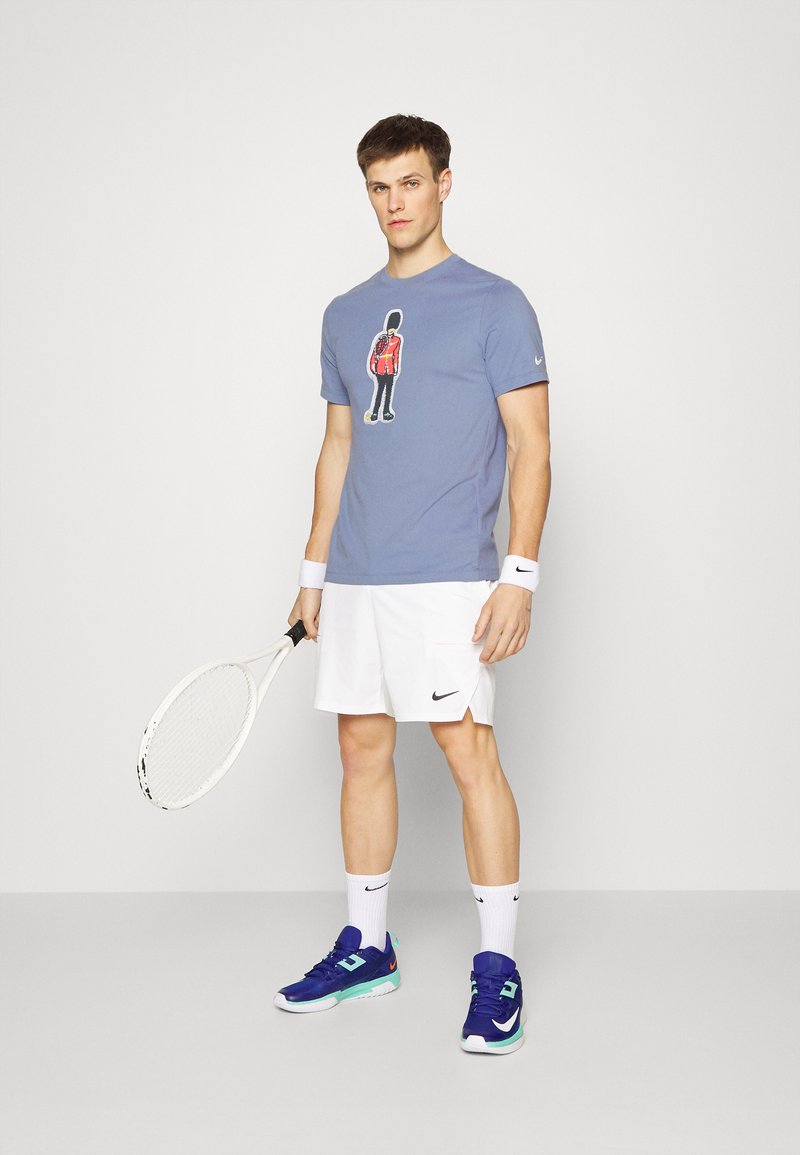 Herren Shirts | Nike Performance TEE HYPERLOCAL T-Shirt print ashen slate/blaugrau - VD36869 Herren Shirts | Nike Performance TEE HYPERLOCAL T-Shirt print ashen slate/blaugrau - VD36869