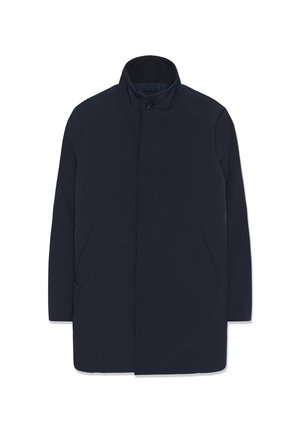 Mörkblå kappa med hög krage, framknäppning och två sidofickor. Slät tyg med rak silhuett och minimalistisk design.