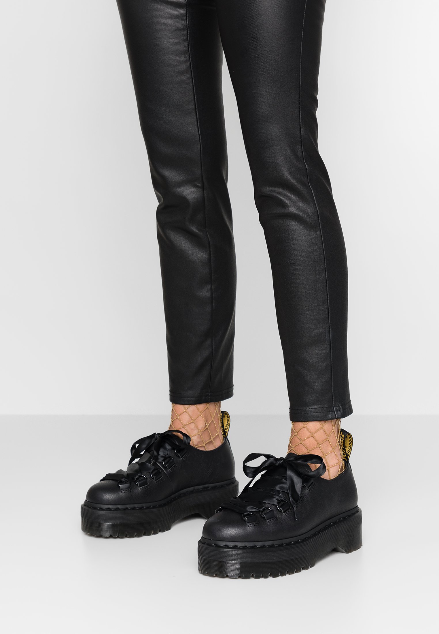 dr martens caraya