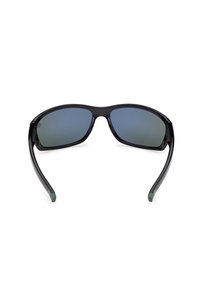 Lunettes de soleil noires enveloppantes avec des verres réfléchissants foncés et des branches courbées reposant sur une surface blanche.