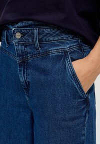 s.Oliver KAROLIN MIT BARREL LEG - Jeansy Relaxed Fit