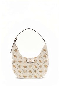 Geantă de mână din material textil alb cu model de logo auriu, formă semilunară, o singură curea neagră pentru umăr și detaliu de accesorii argintii în față.