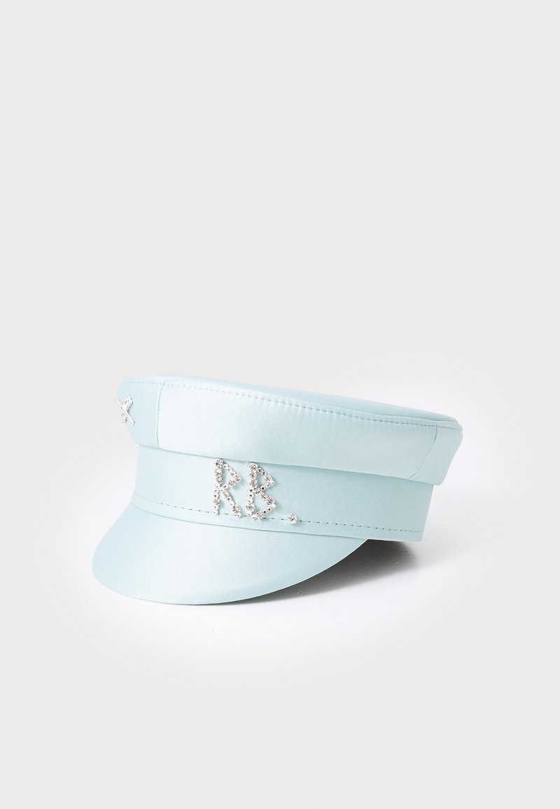 Hele sinine struktuurne müts lame katusega ja väikese visiiri ning ääristatud sädelevate rhinestone-tähtedega "RB" ja väikese "X" külje peal.