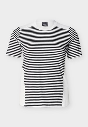 Bela majica s kratkimi rokavi s črnimi vodoravnimi črtami na sprednjem delu, rokavih in ramenih.