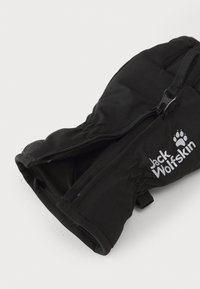 Gant isolé noir avec une fermeture éclair et un poignet ajustable, arborant le logo "Jack Wolfskin" en blanc. Tissu texturé pour une meilleure adhérence et chaleur.