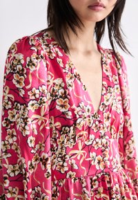 HUGO KWEEN - Robe longue - mehrfarbig