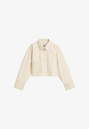 Veste beige courte boutonnée avec manches longues, grande poche frontale du côté gauche et col classique.