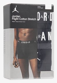 Sorte bomuldsstrækboxer i en 3-pak. Features elastisk talje med "JORDAN" branding. Emballagen viser en model iført produktet.