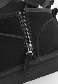 Next SHOWER RESISTENT LINED - Ziemas zābaki - black