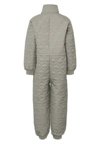 Gequilte jumpsuit in lichtgrijs met een hoge kraag, elastische manchetten en geometrische stikpatronen. Volledige achterkant zonder voorzijde detail.
