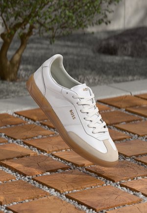 Sneakers - white