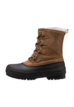 Brauner Leder Schnürstiefel mit schwarzem Gummisohle, Fellfutter, fünf Ösen und einem Logo an der Seite. Es hat eine robuste Konstruktion.