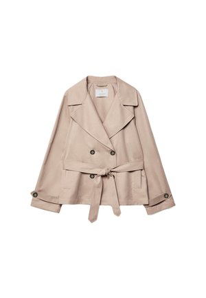 Giacca doppiopetto beige chiaro con ampi revers, cintura annodata in vita, polsini con bottoni e tasche frontali.