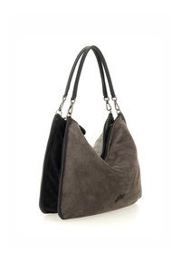 Borsa hobo in suede grigio con accenti neri, doppi manici in pelle e chiusura con zip. Presenta una texture morbida e una forma triangolare strutturata.