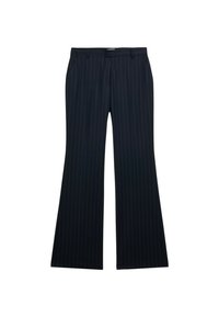 Pantalones azul marino a rayas con forma acampanada; cuentan con dos bolsillos delanteros y una cintura plana, hechos de una tela suave.