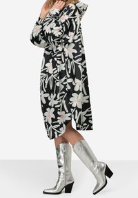 LAURASØN Kort kappa / rock - black