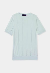 Hellblaues Kurzarm-Strickoberteil mit vertikalen Ripplinien, einem runden Ausschnitt und einer leicht lockeren Passform mit gerippten Bündchen und Saum.