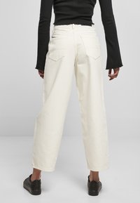 Urban Classics Flared-farkut - sand