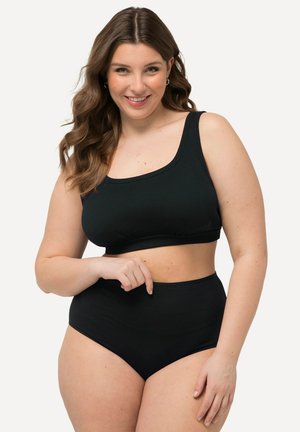 Schwarzes, geripptes Crop-Top mit breiten Trägern, kombiniert mit hoch taillierten Unterteilen. Weicher, elastischer Stoff mit glatter Textur und schlichtem Design.