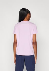 ASICS COURT SS TOP - T-shirt till träning - light ube