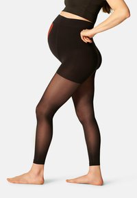 I leggings premaman neri presentano un design opaco e elasticizzato con una fascia nera solida in vita e gambe semi-trasparenti. Dettagli in rosso presenti.