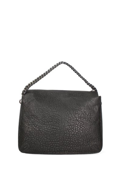 Sac à main en cuir noir avec une finition texturée, doté d'une anse en chaîne tressée et d'une fermeture zippée en haut. Forme rectangulaire.