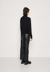 Pieces Stickad tröja - black