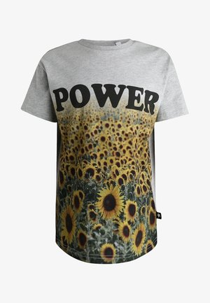 Graues Baumwoll-T-Shirt mit einem schwarzen "POWER"-Grafikdesign und einem lebhaften Sonnenblumenfeld-Druck am Saum. Kurze Ärmel und lockere Passform.