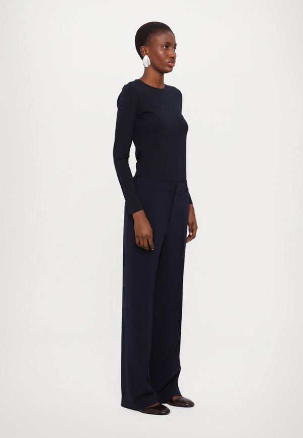 HUTTON TROUSER - Trousers4