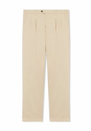 Beige op maat gemaakte broek met voren op de voorkant, zijzakken, riemlussen en een knoopsluiting in de taille.