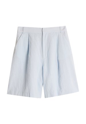 Lyseblå linshorts med løs passform, som har vide ben, to sidelommer og en glat talje, og som viser en blød tekstur.